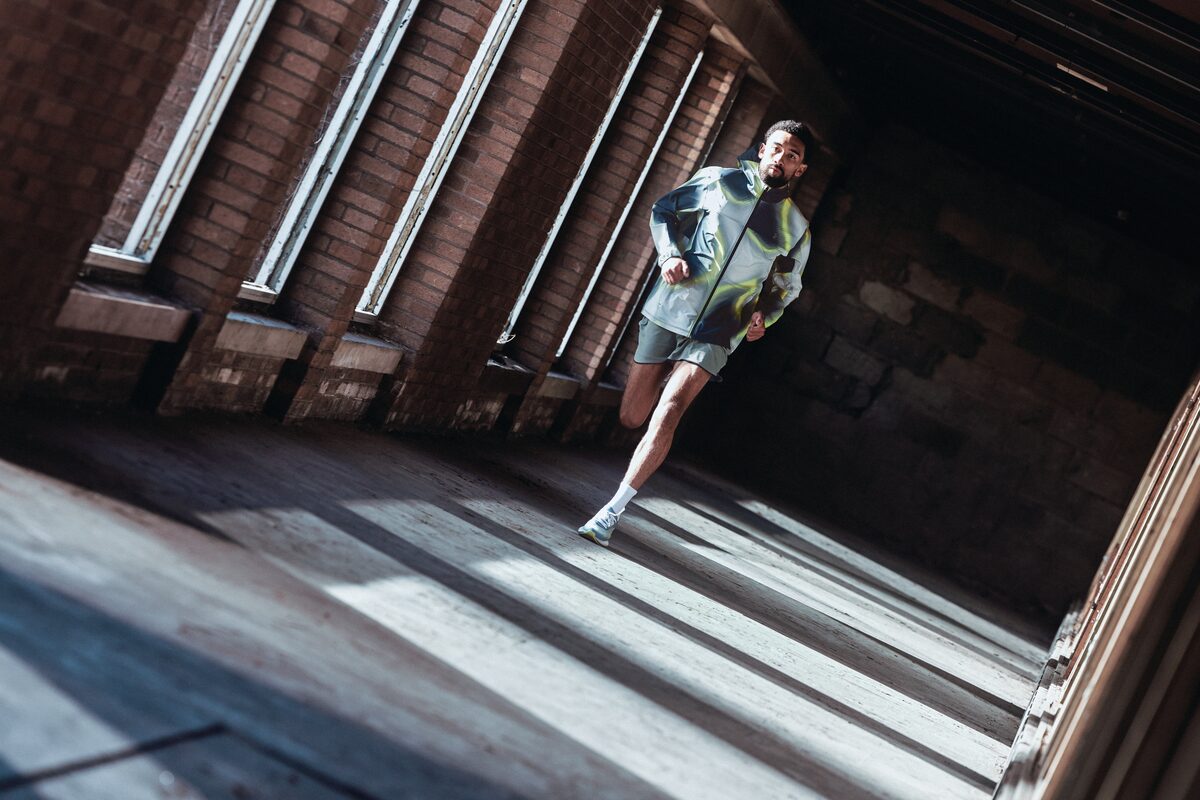 Αθλητής της Under Armour σε προπόνηση τρεξίματος