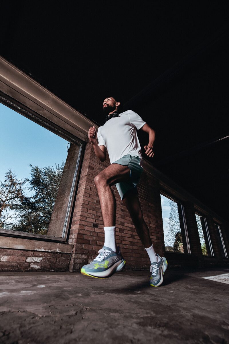 Running look από την καμπάνια Under Armour Velociti